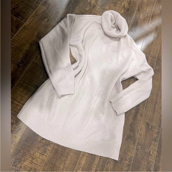 Sweater‎ dress (2/$65) - Picture 5 of 6